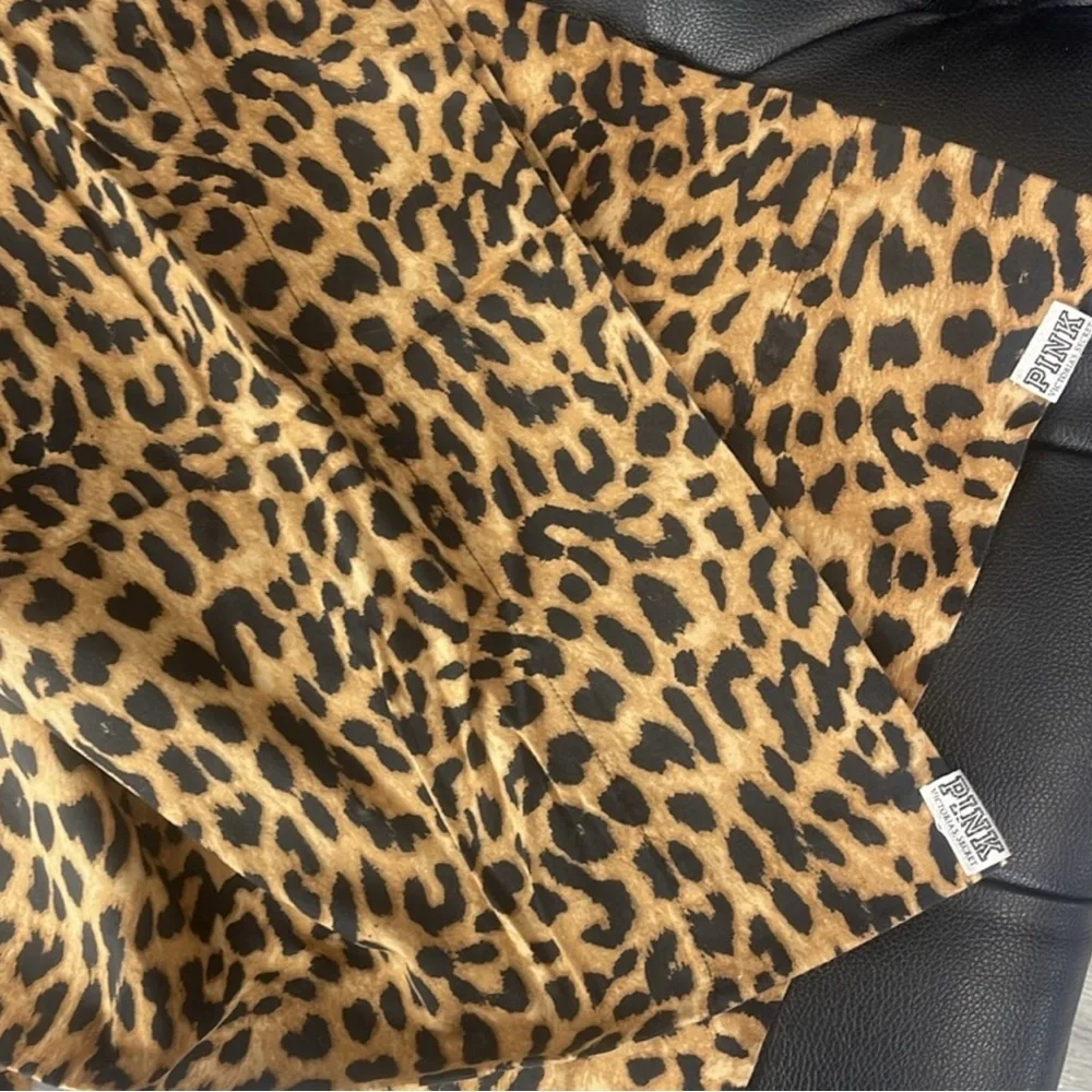 PINK Victoria's Secret RARE Leopard and Polka Dot Reversible Full/Queen Duvet